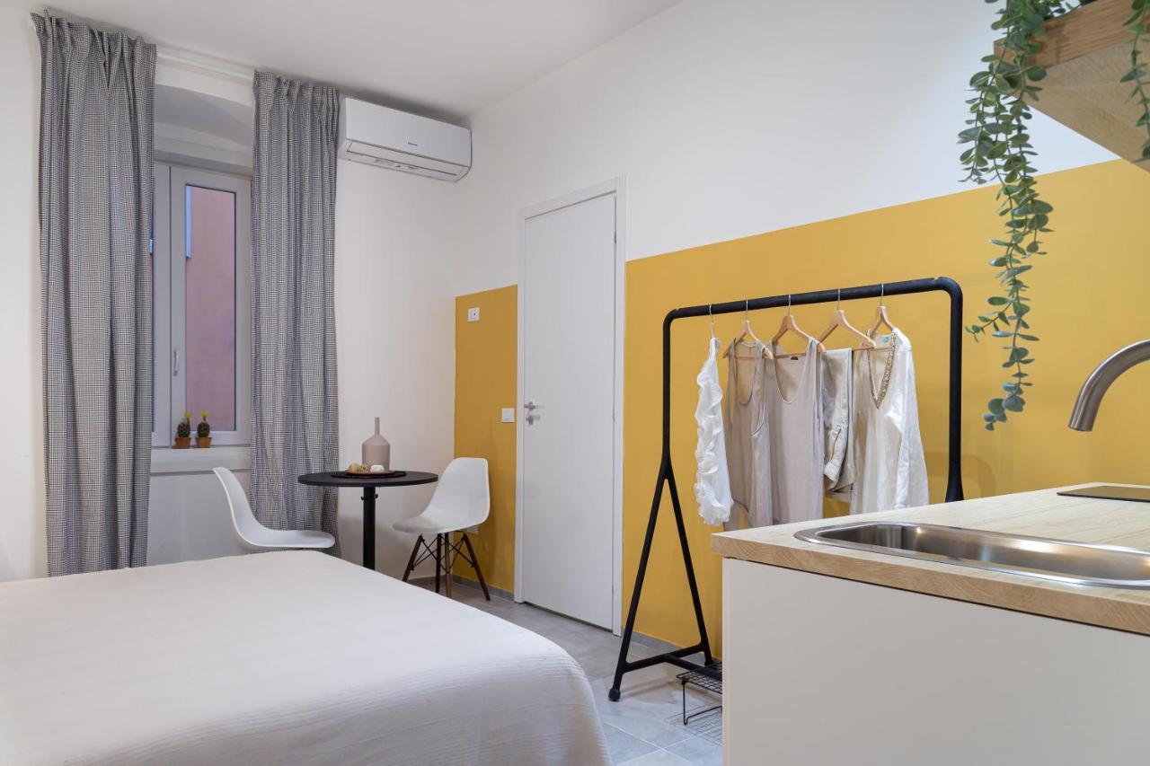 Tiny Cozy Studio In The City Center Triest Exterior foto
